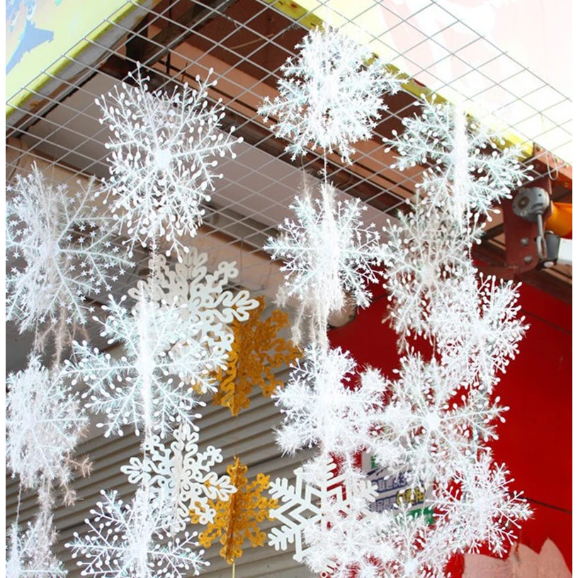 30 قطعة من زينة ندف الثلج لعيد - مراجعة Christmas Tree Artificial وسعره